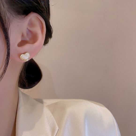 Heart-Shaped 🤍 Earnings - Picture 4 of 4